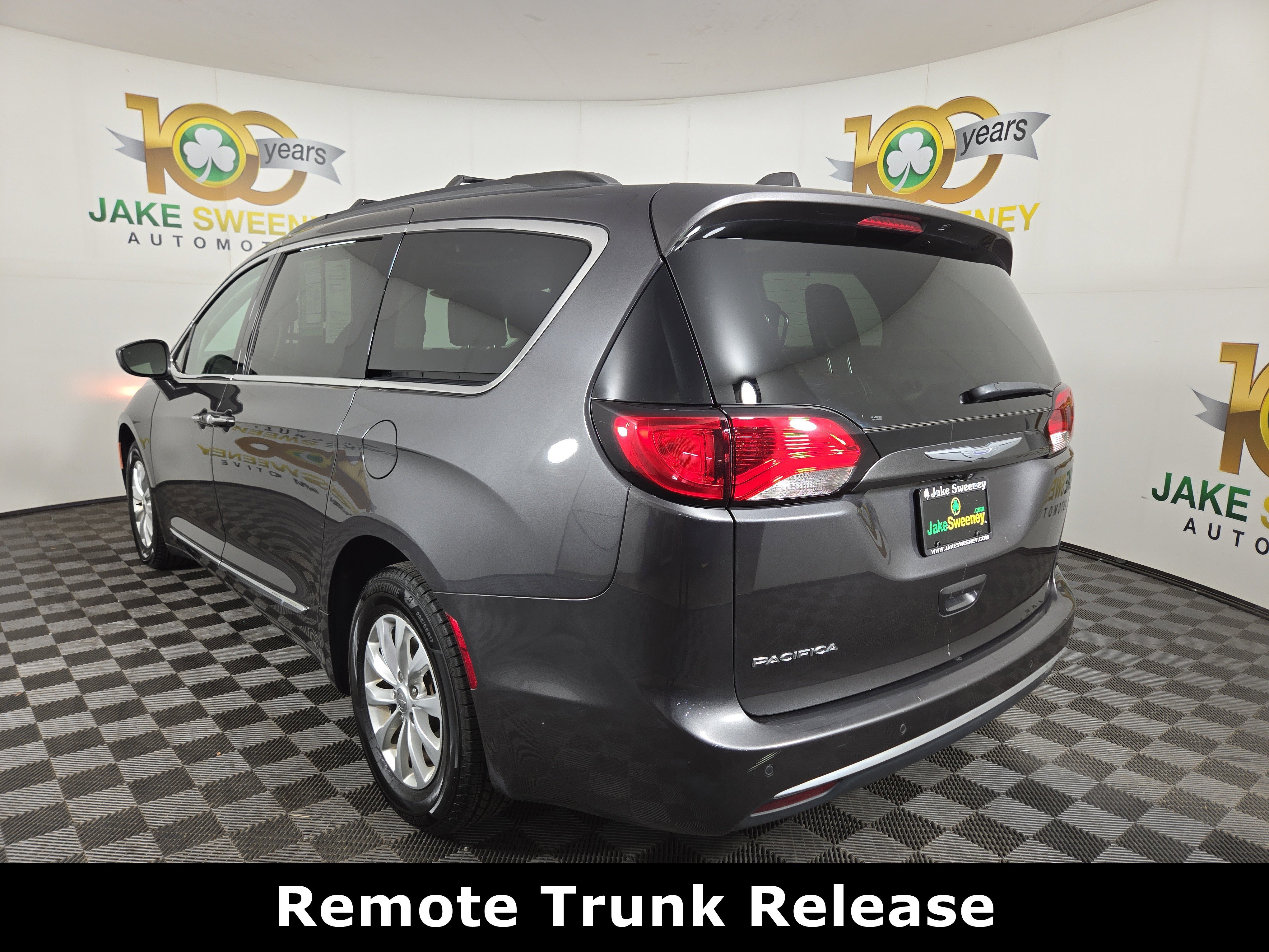 Used 2017 Chrysler Pacifica Touring-L image 7