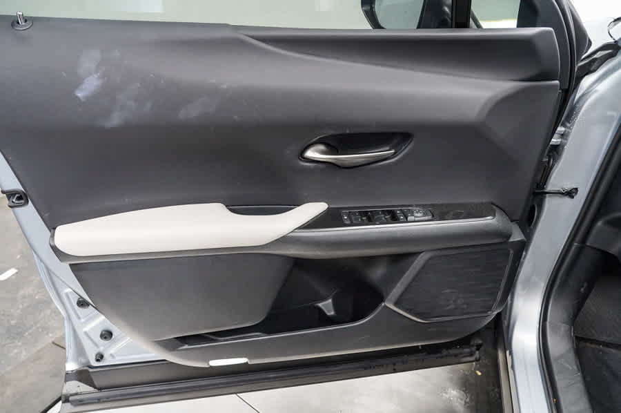 Used 2025 Lexus UX 300h FWD w/ Accessory Package (Z1) image 21
