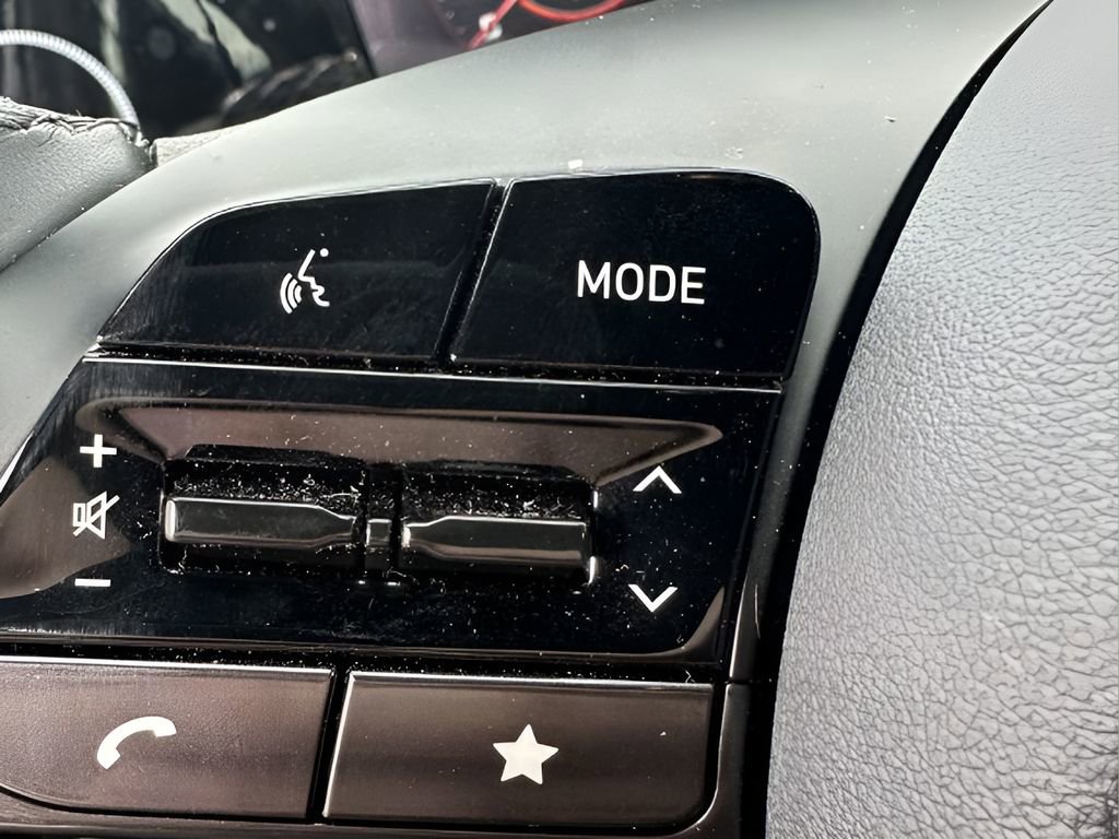 Used 2025 Hyundai Elantra SEL image 15