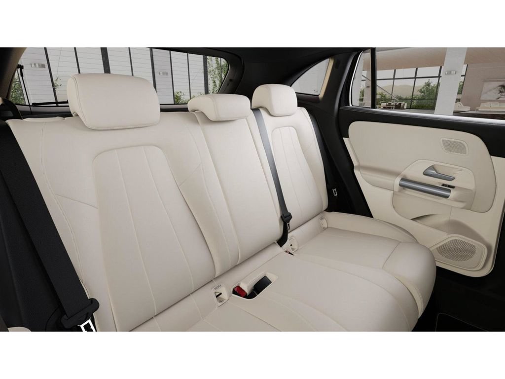 New 2026 Mercedes-Benz GLA 250 4MATIC image 5