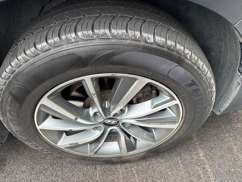 Used 2019 Hyundai Santa Fe AWD image 9