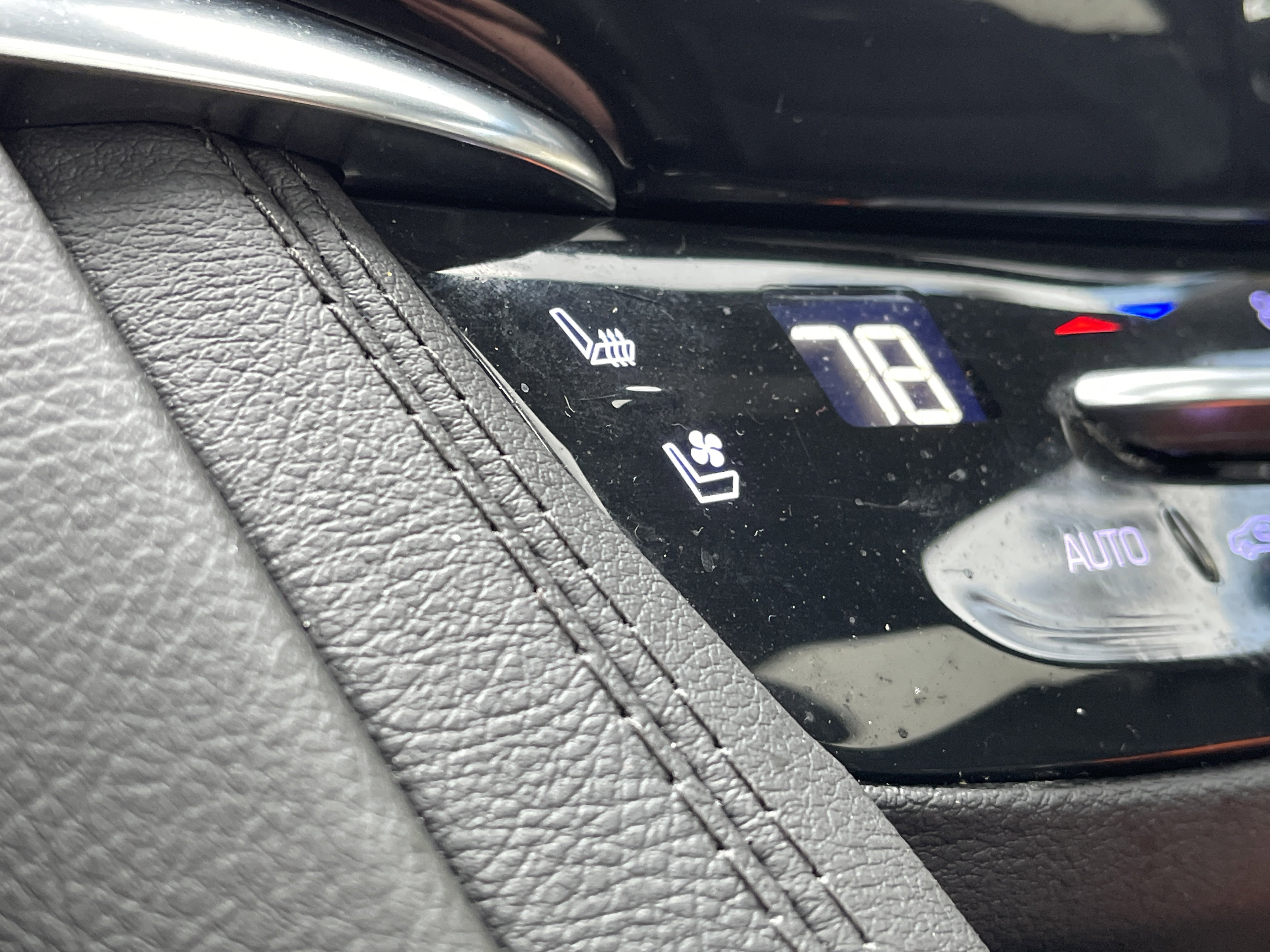 Used 2023 Cadillac XT6 Sport w/ Technology Package image 35