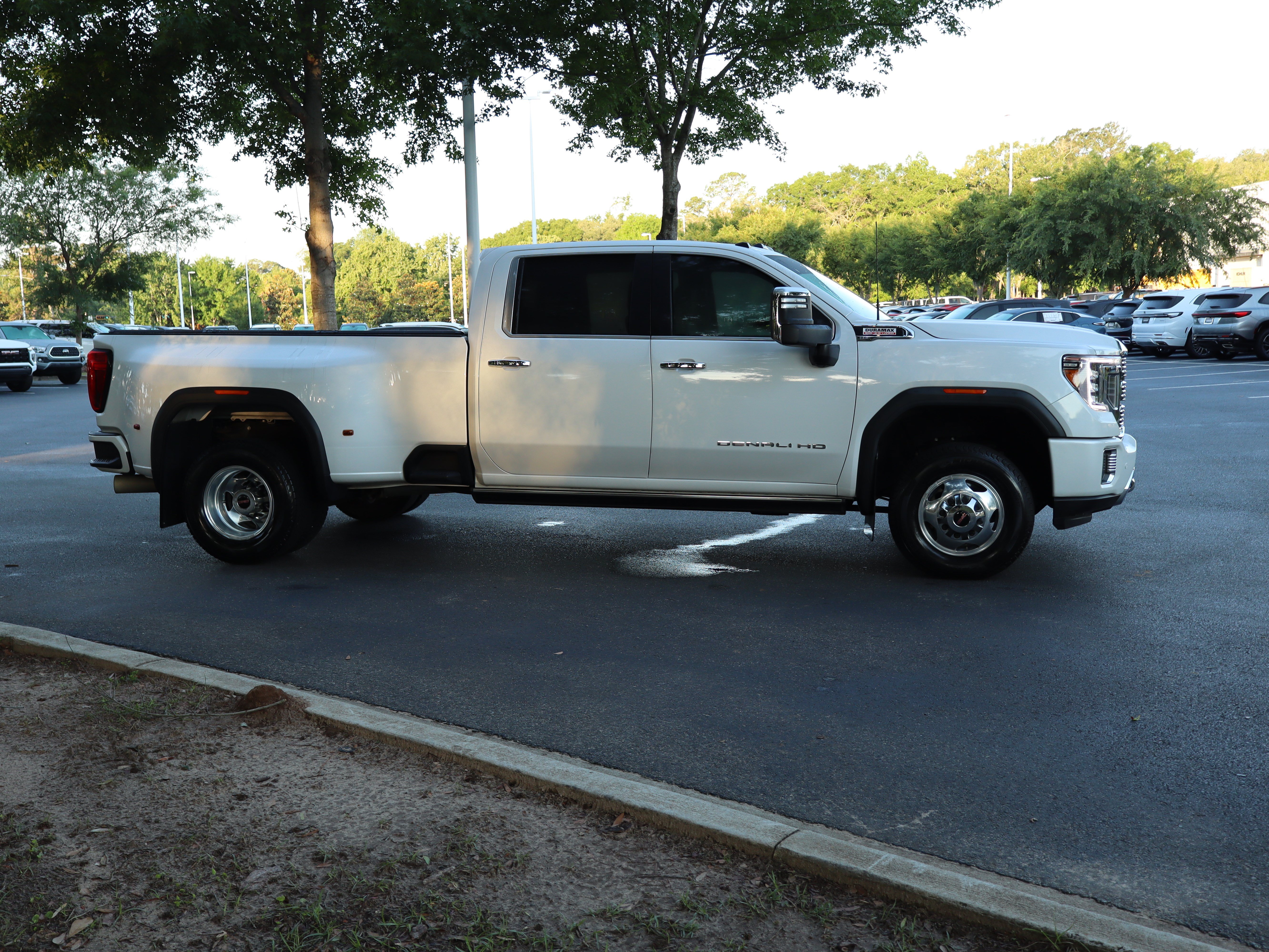 Used 2022 GMC Sierra 3500 Denali AWD/4WD image 12