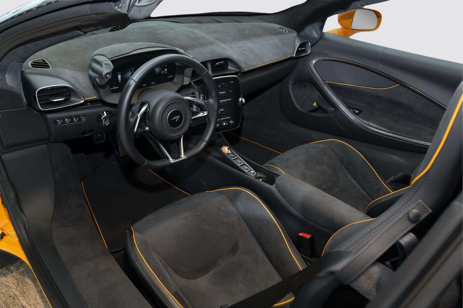 Used 2026 McLaren Artura Spider RWD image 22