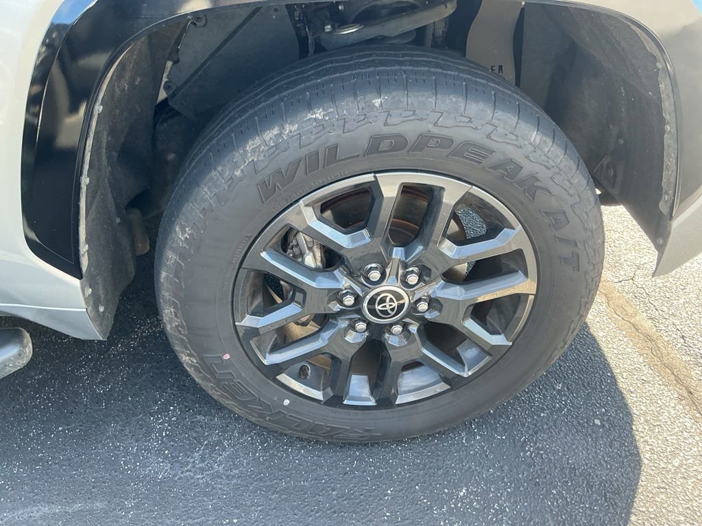 Used 2022 Toyota Tundra Platinum image 9