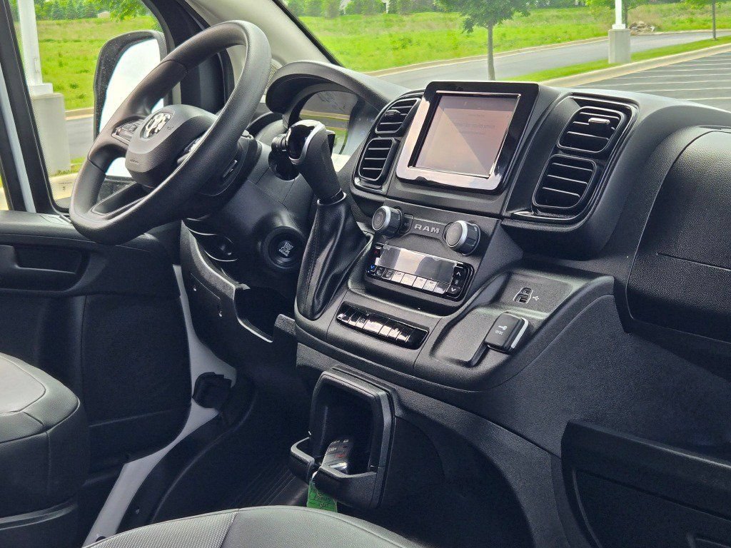 Used 2025 RAM ProMaster 2500 w/ Convenience Group FWD image 7