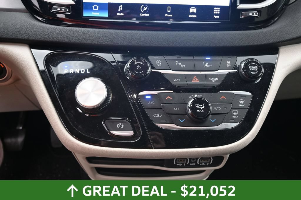 Used 2023 Chrysler Pacifica Touring-L FWD image 30