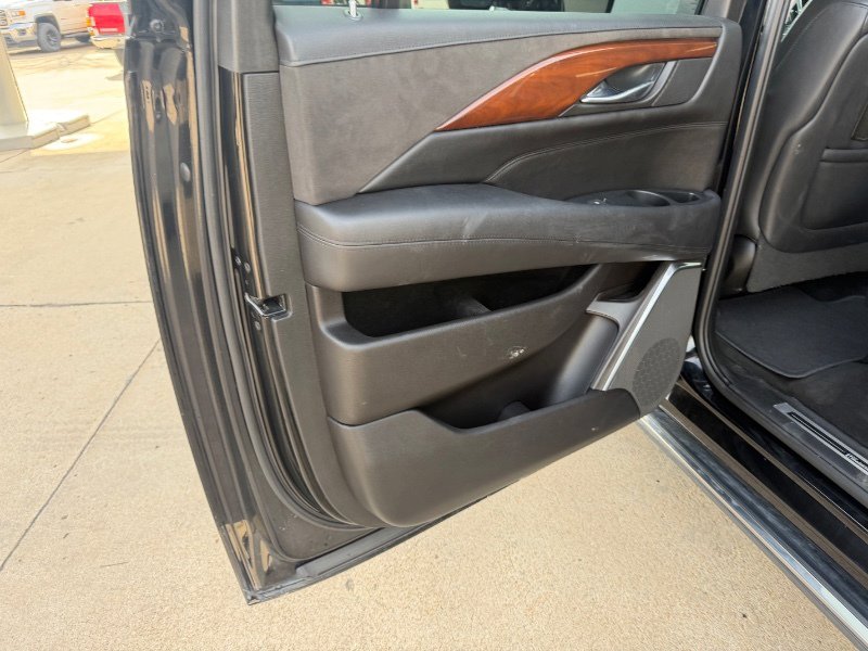 Used 2017 Cadillac Escalade ESV Premium Luxury AWD/4WD image 12