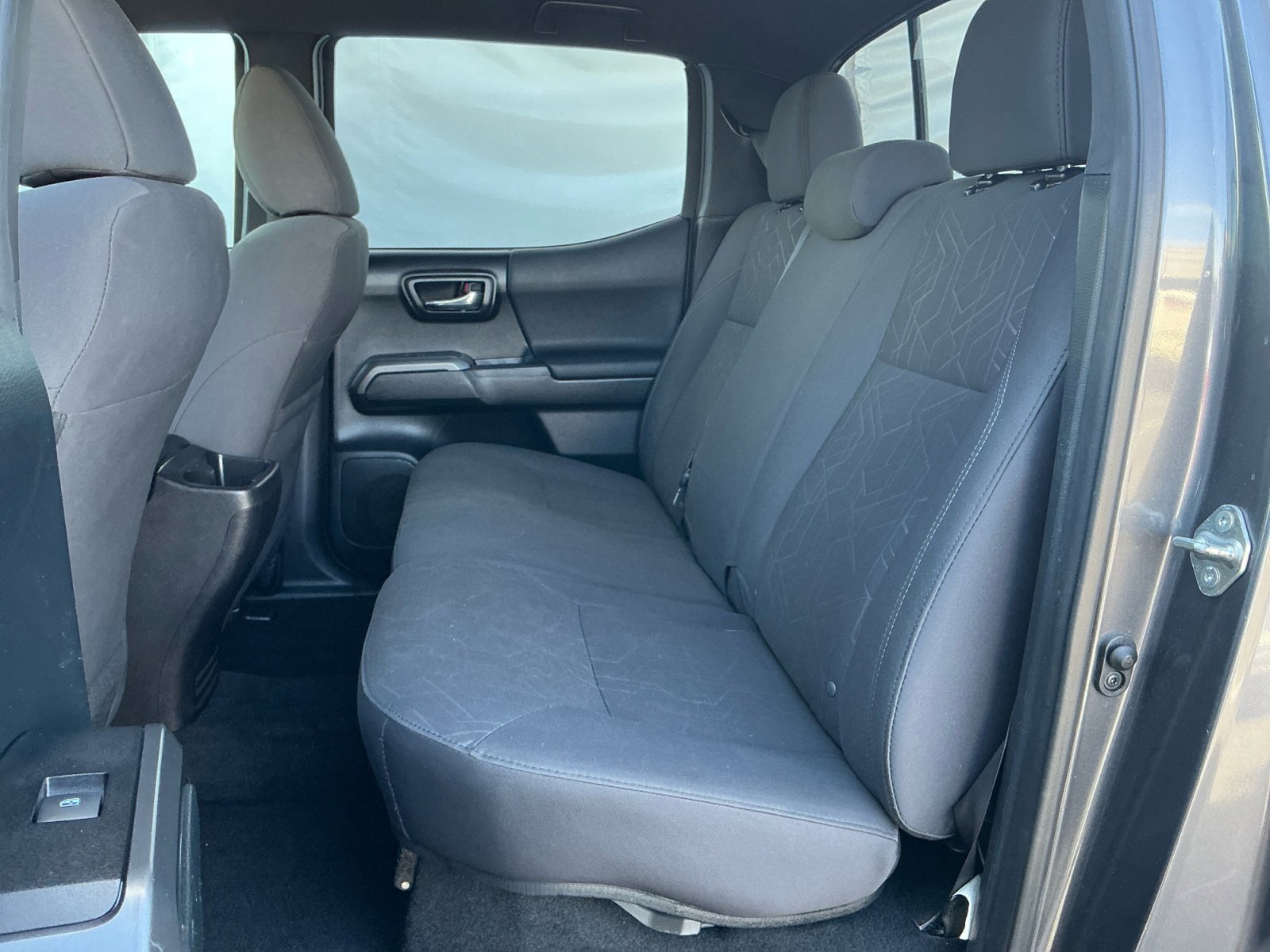 Used 2016 Toyota Tacoma TRD Sport w/ Towing Package image 17