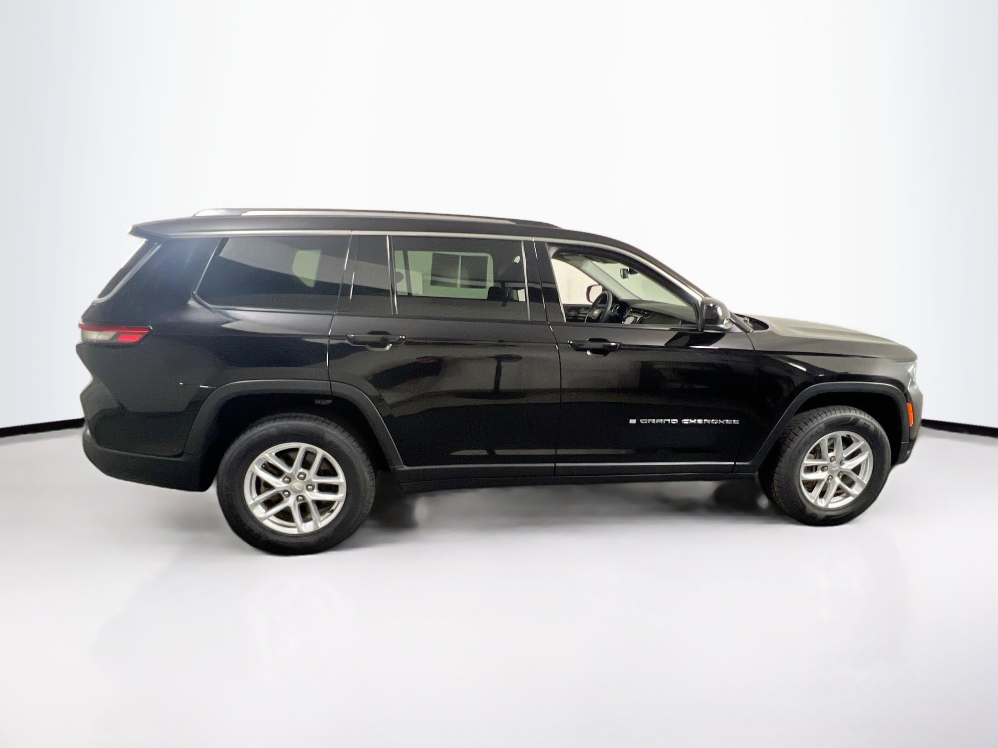 Used 2023 Jeep Grand Cherokee L Laredo AWD/4WD image 4