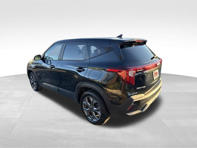Used 2024 Kia Seltos LX AWD/4WD image 7