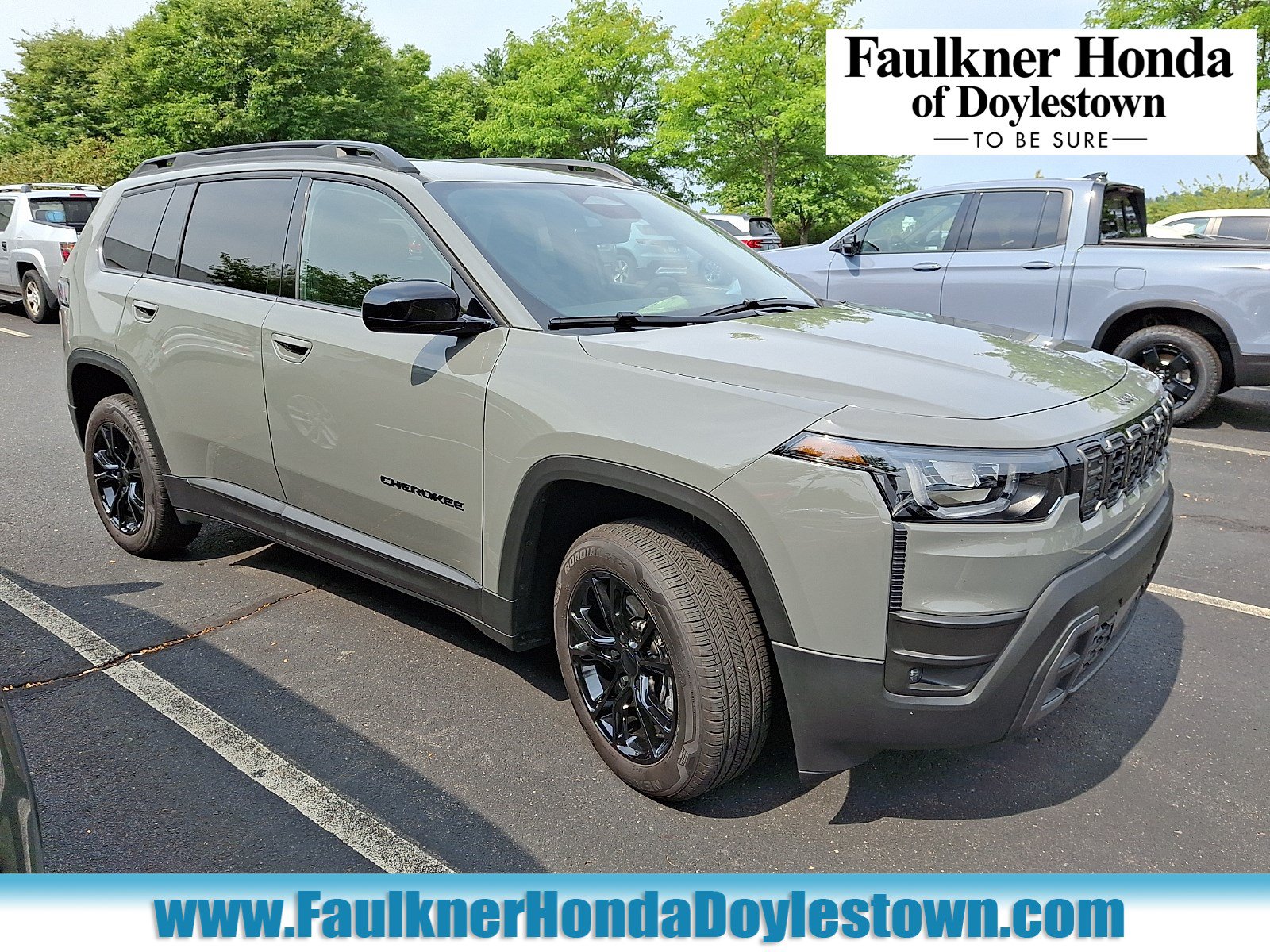 Used 2026 Jeep Cherokee Laredo AWD/4WD image 1