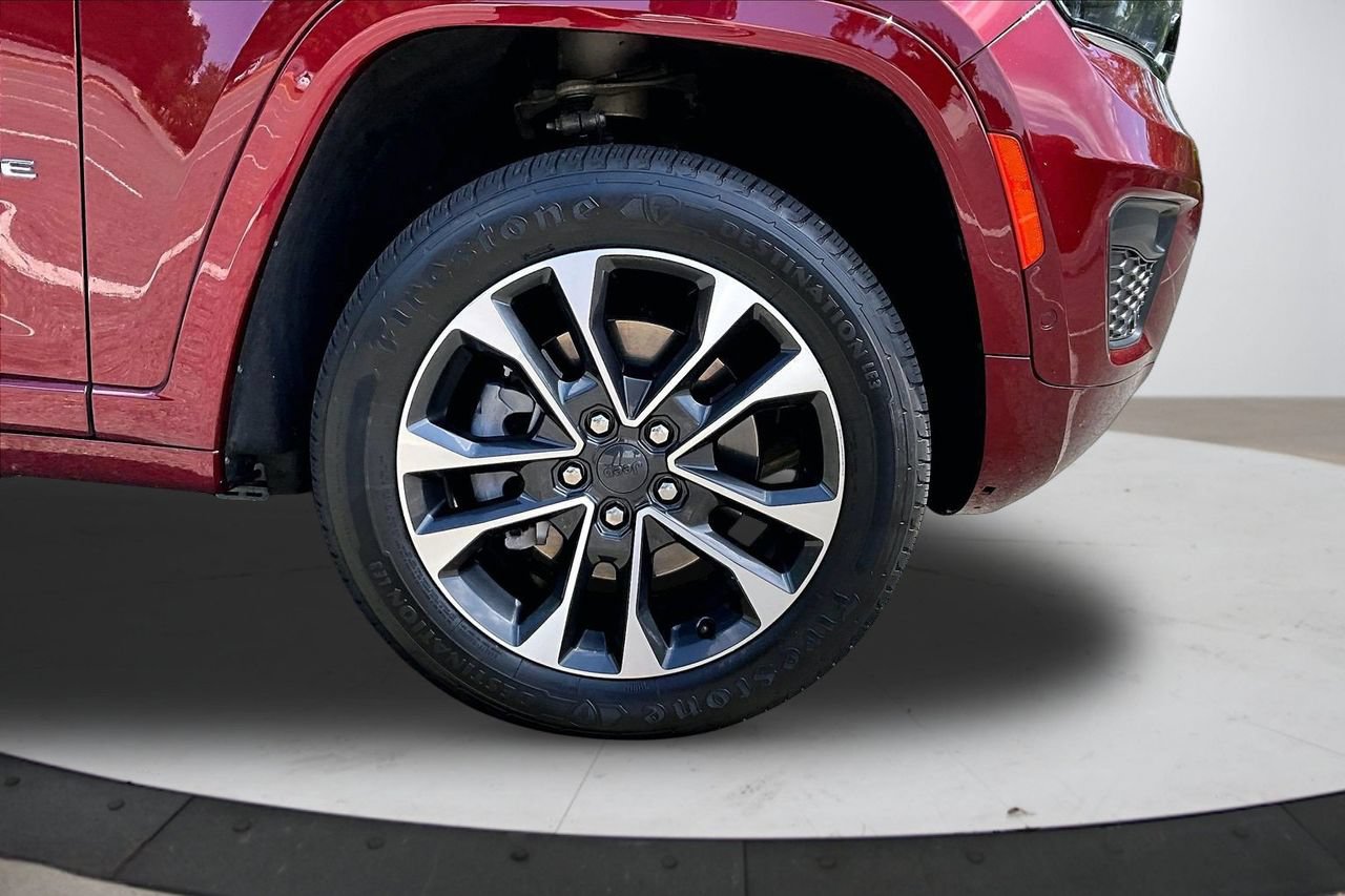 Used 2023 Jeep Grand Cherokee Overland AWD/4WD image 35