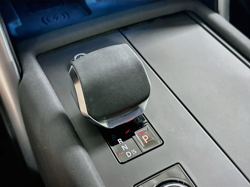 Certified 2025 Land Rover Discovery Dynamic SE AWD/4WD image 18