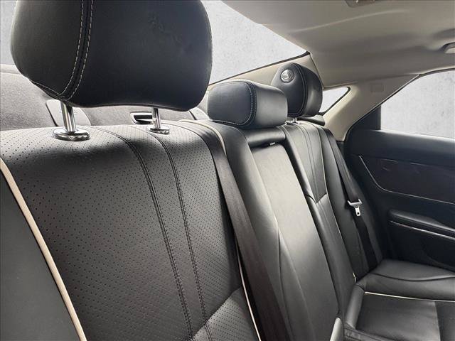 Used 2018 Jaguar XJ R-Sport AWD/4WD image 18