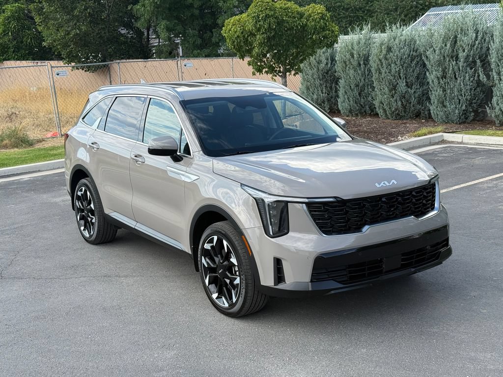 Used 2025 Kia Sorento EX AWD/4WD image 2