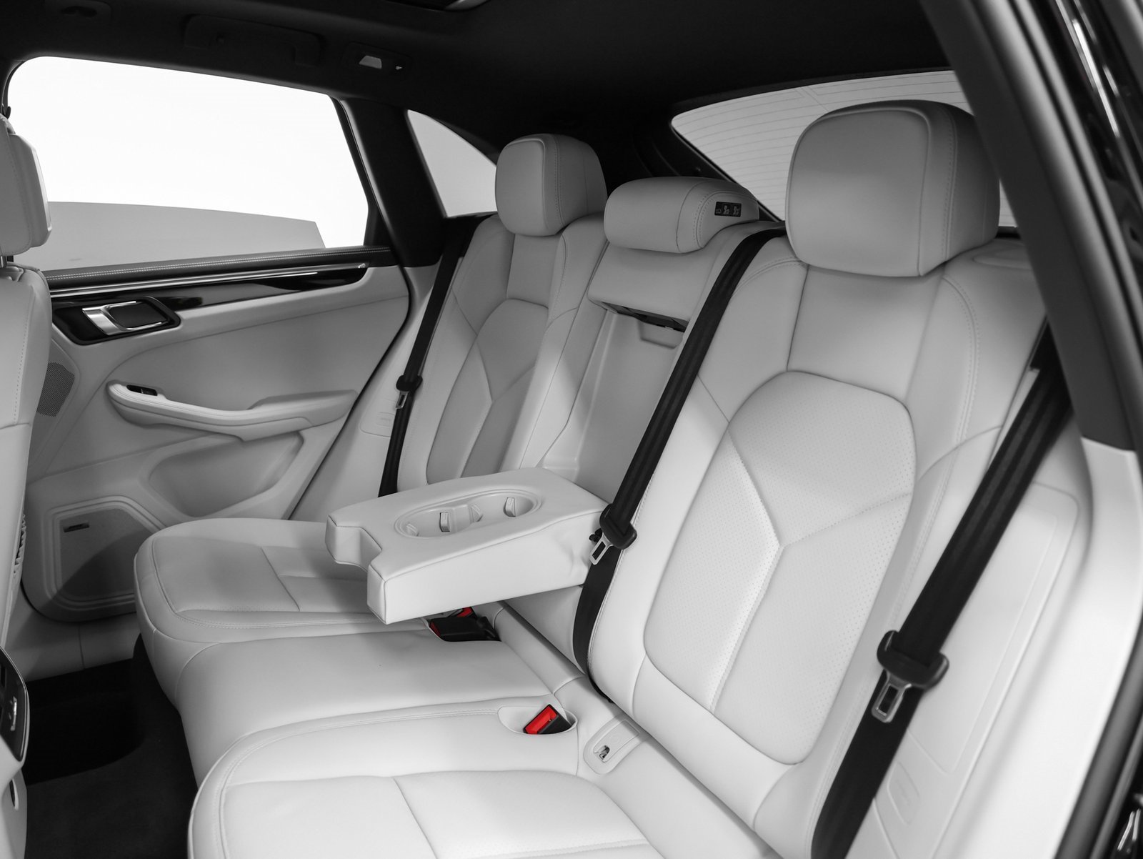 Used 2025 Porsche Macan image 39