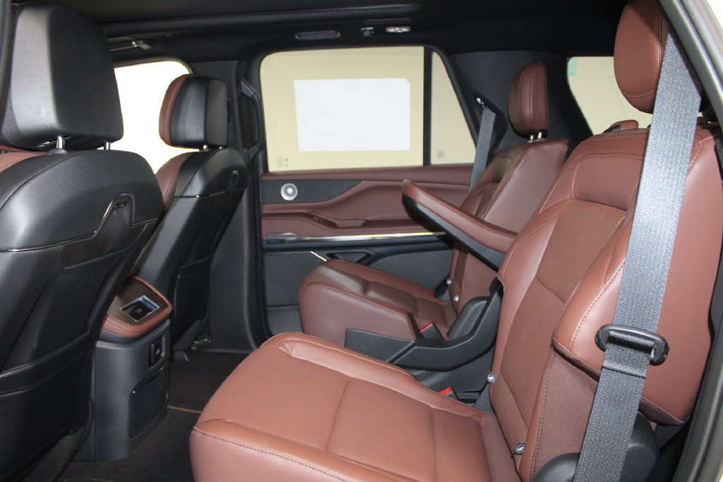 New 2027 Lincoln Navigator Reserve AWD/4WD image 25