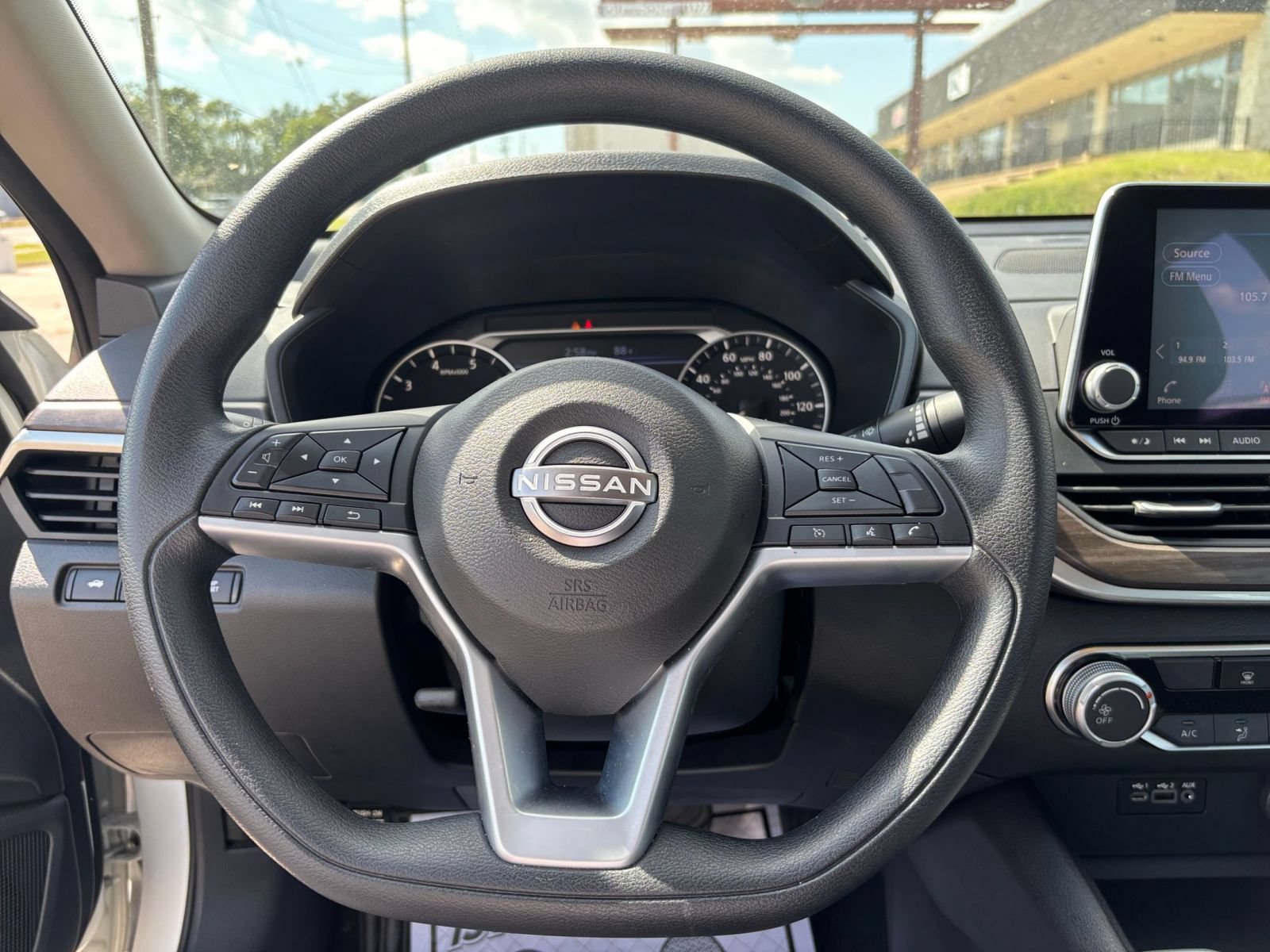 Used 2025 Nissan Altima 2.5 SV FWD image 33