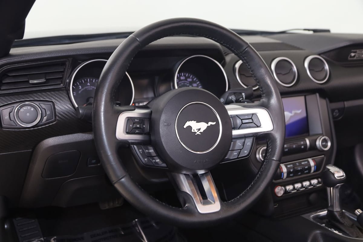 Used 2020 Ford Mustang Convertible RWD image 6