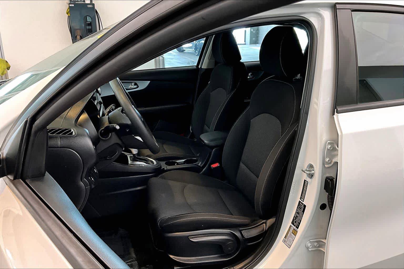 Used 2022 Kia Forte LXS FWD image 8