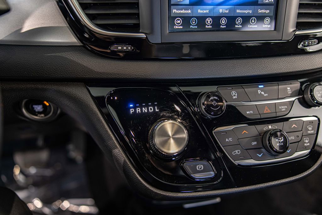 Used 2019 Chrysler Pacifica Touring Plus w/ S Appearance Package FWD image 29