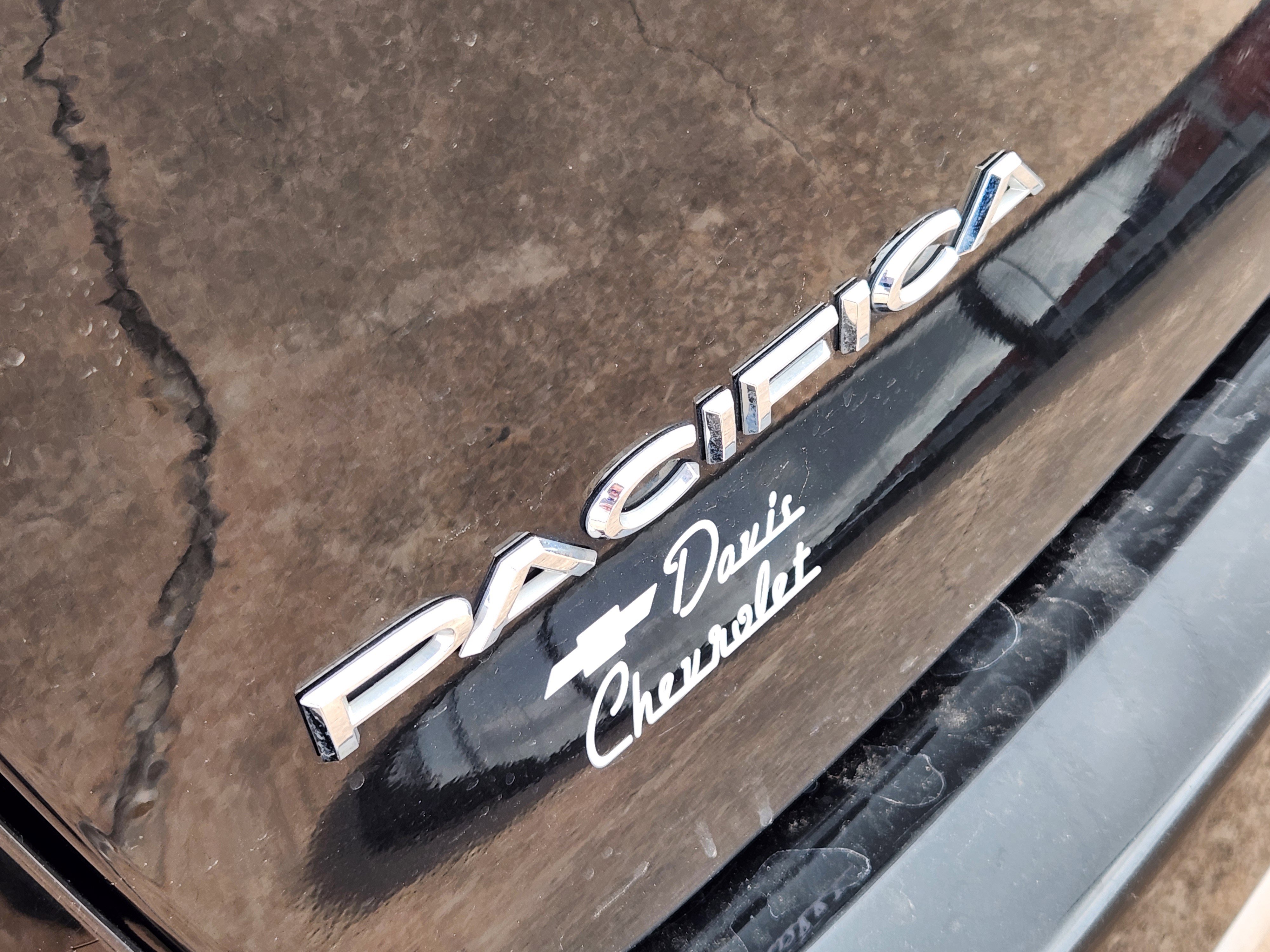 Used 2023 Chrysler Pacifica Limited FWD image 13