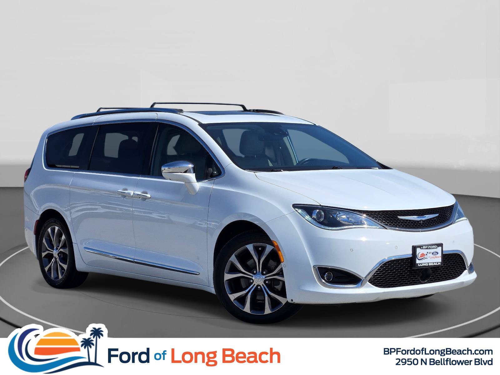 Used 2018 Chrysler Pacifica Limited w/ Tire & Wheel Group