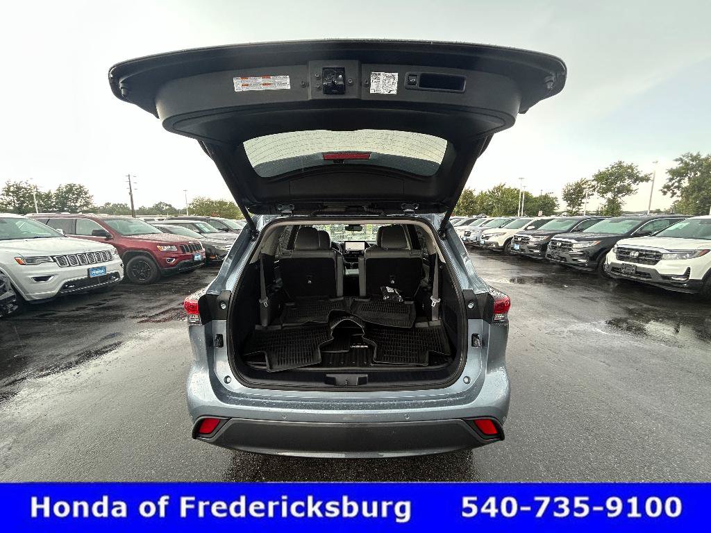 Used 2024 Toyota Highlander Limited AWD/4WD image 11