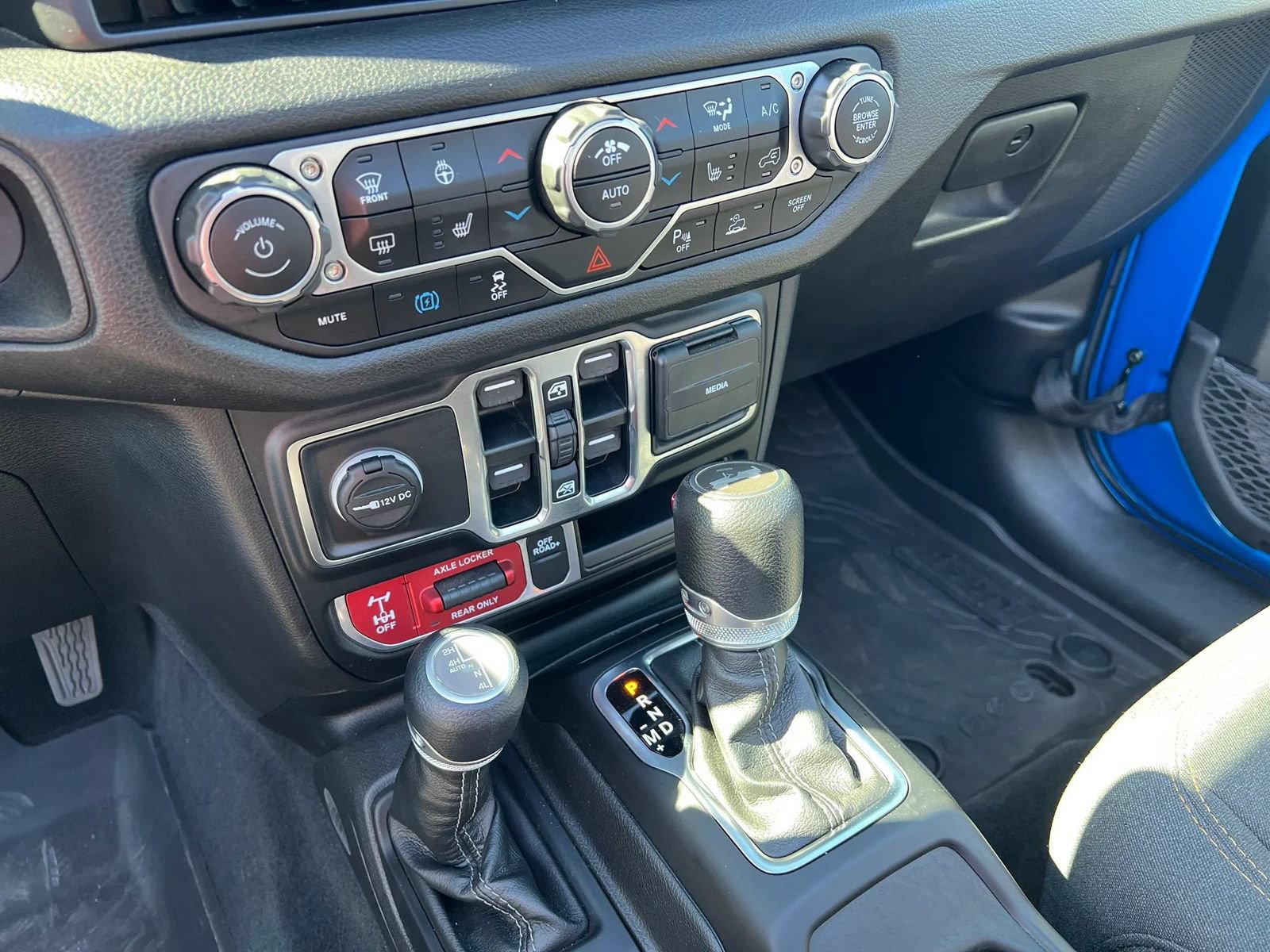 Used 2024 Jeep Wrangler Unlimited AWD/4WD image 22