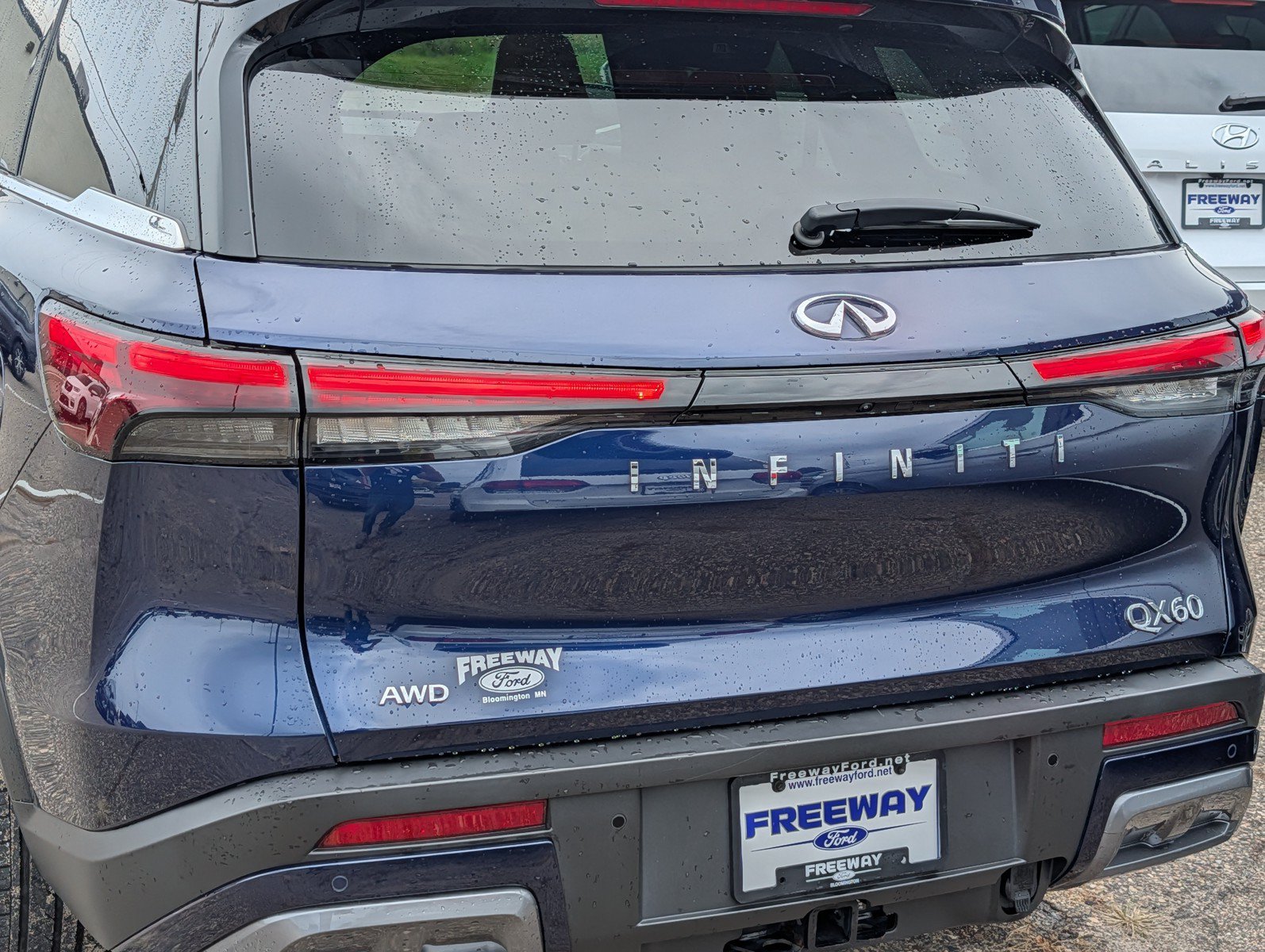 Used 2023 INFINITI QX60 Sensory AWD/4WD image 10