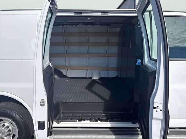 Used 2024 Chevrolet Express 2500 w/ Driver Convenience Package RWD image 23