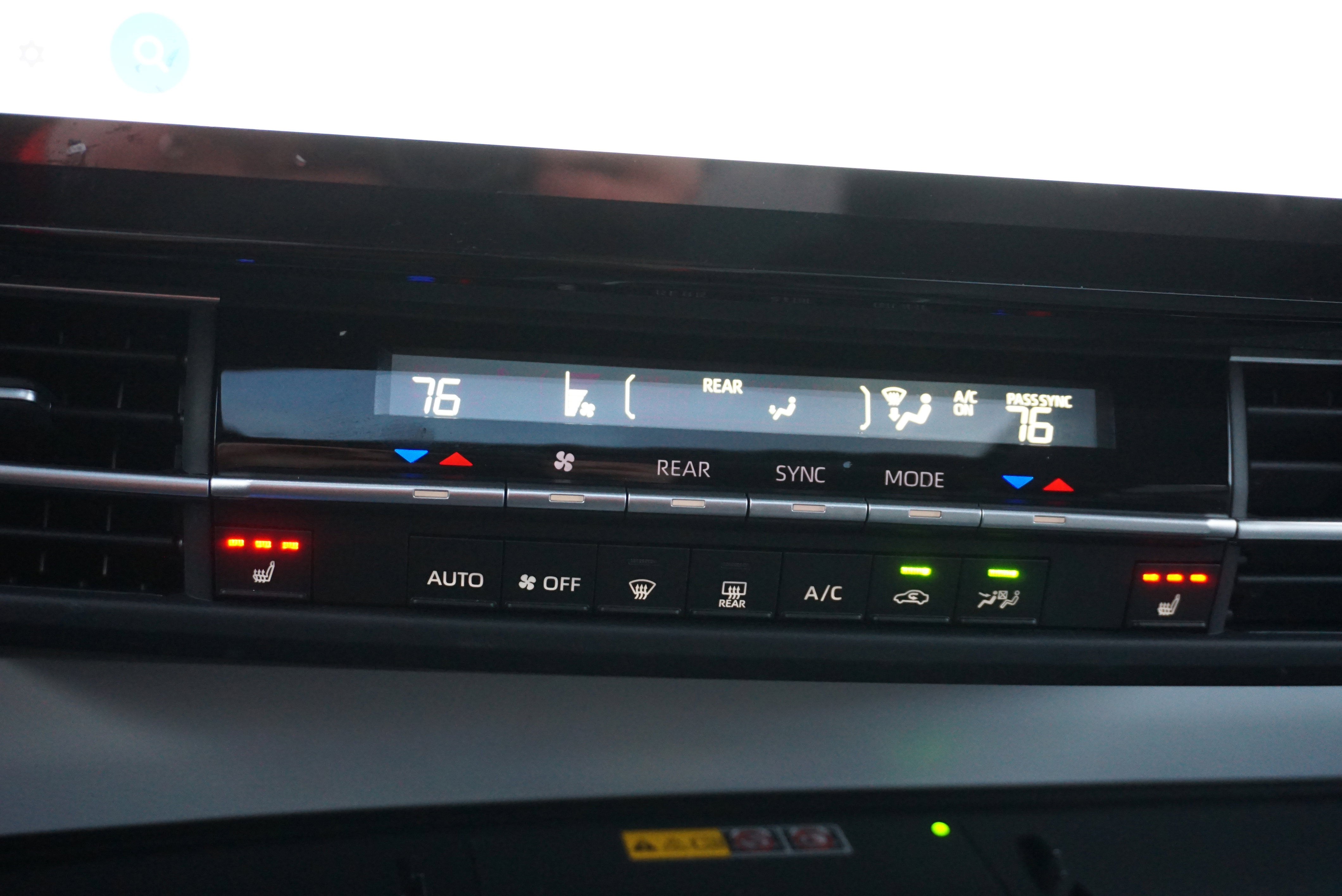 Used 2025 Toyota Sienna XLE image 14