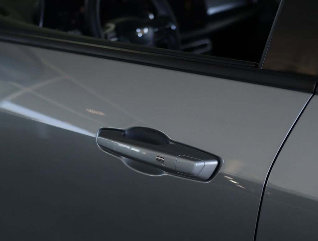 Used 2024 Chevrolet Traverse LT image 38