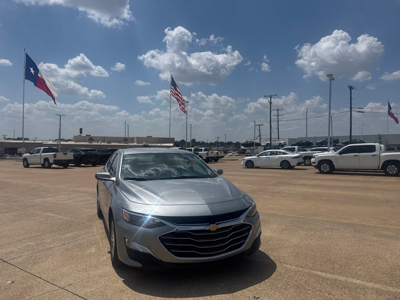 Used 2025 Chevrolet Malibu LS FWD image 3