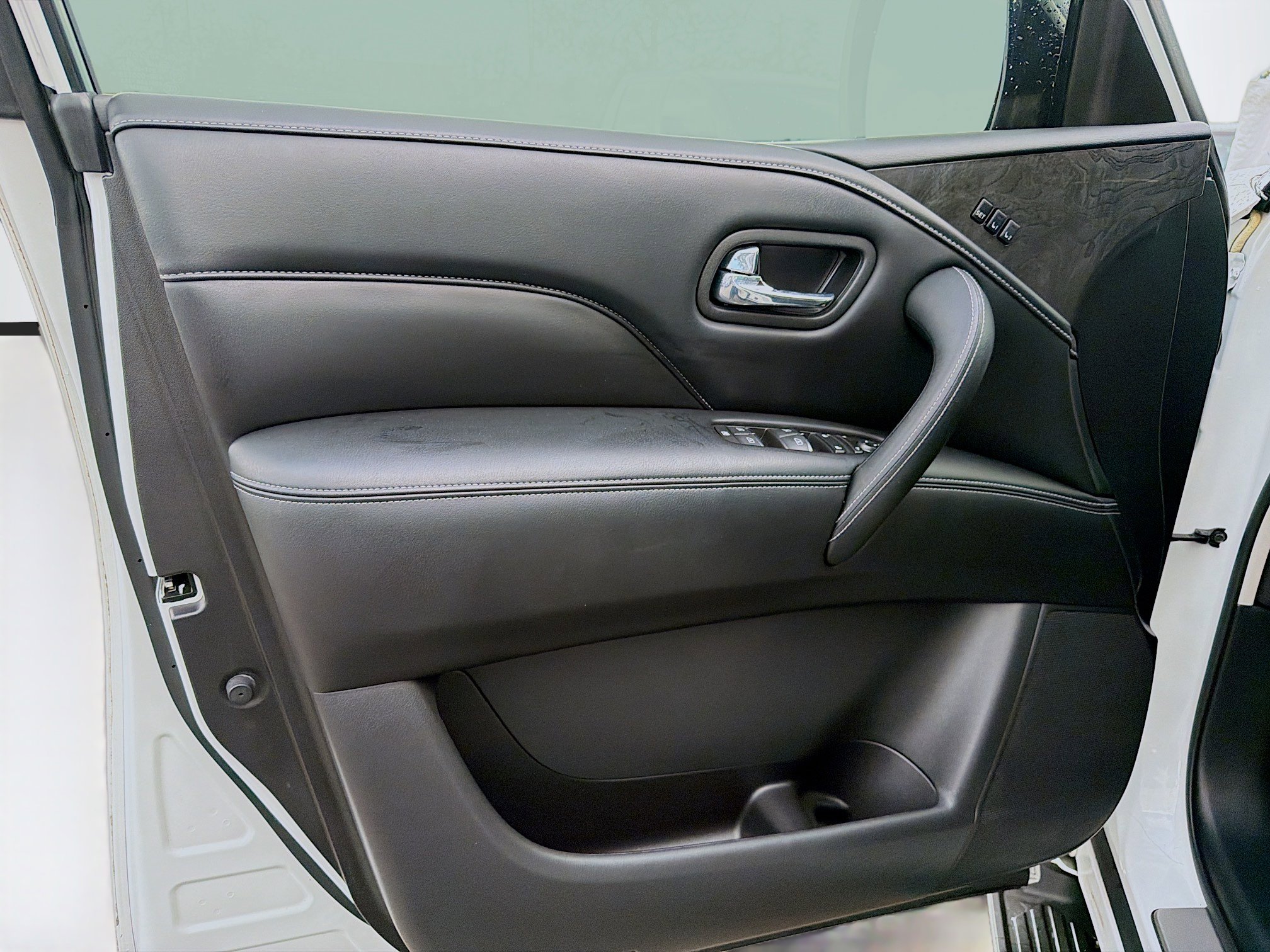 Used 2023 INFINITI QX80 Luxe w/ Cargo Package image 24