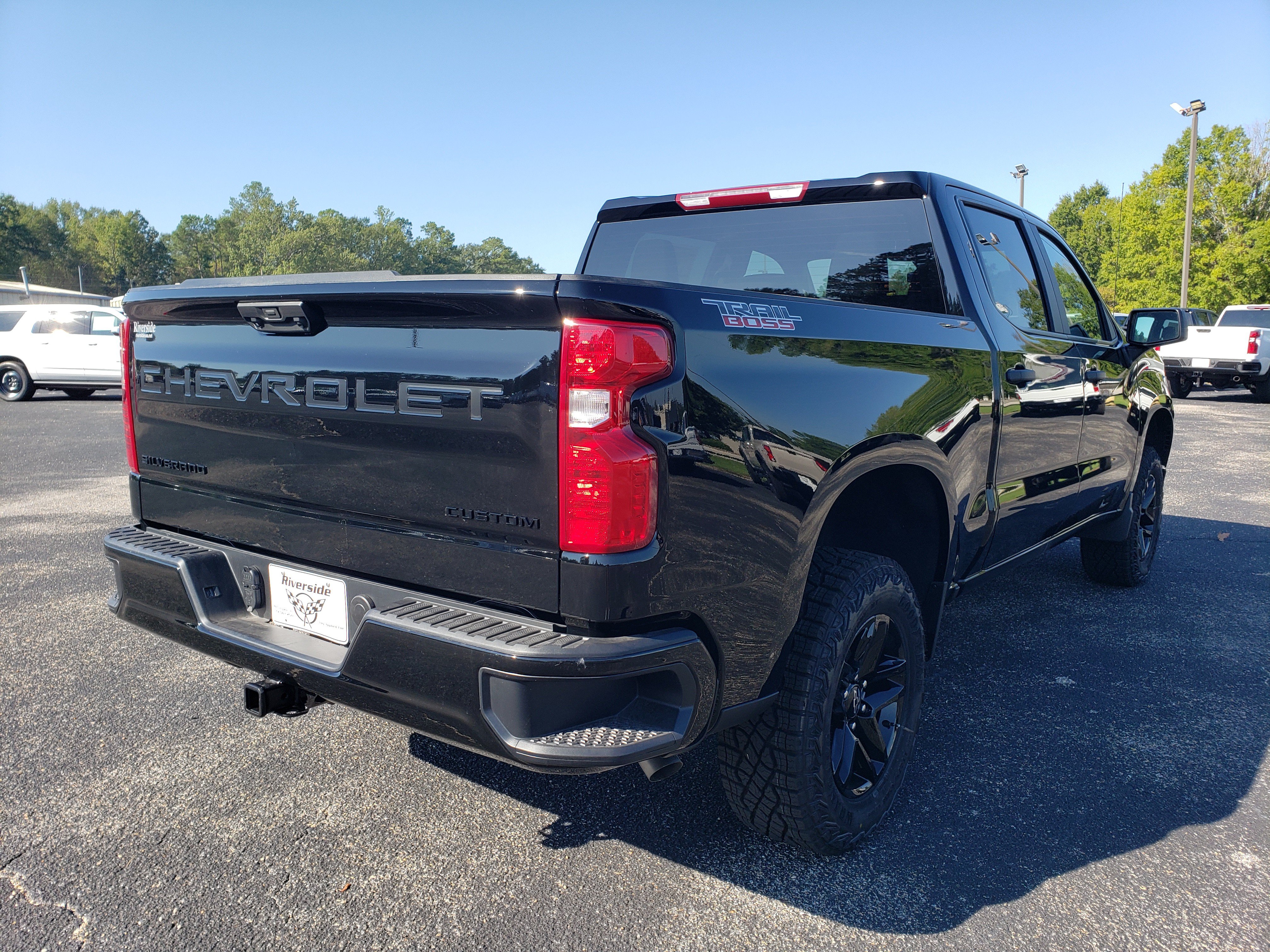 New 2026 Chevrolet Silverado 1500 Custom Trail Boss w/ LPO, Dark Essentials Package AWD/4WD image 3