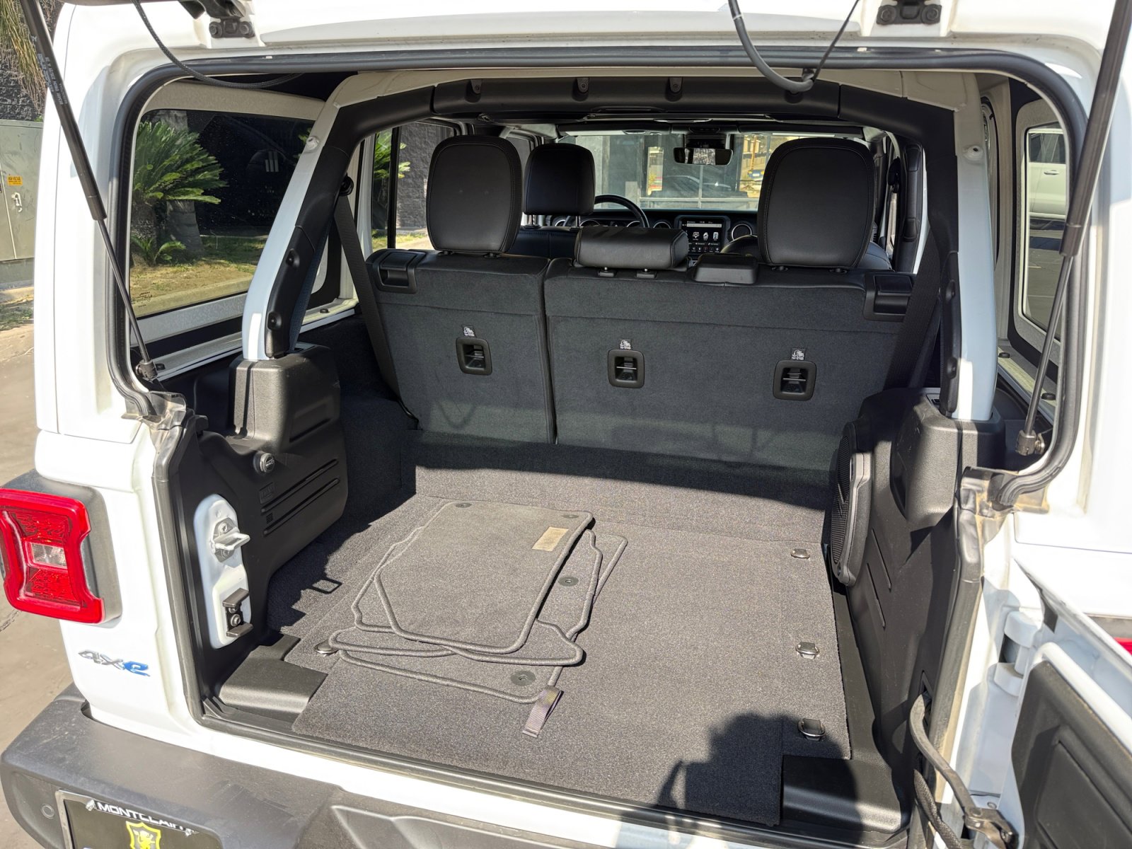 Used 2021 Jeep Wrangler Unlimited Sahara w/ Cold Weather Group image 20