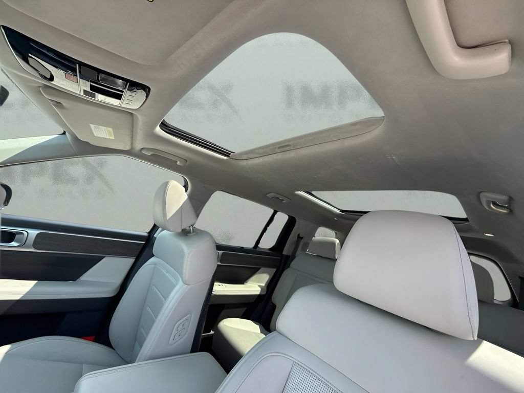 Used 2025 Hyundai Santa Fe Calligraphy AWD/4WD image 6