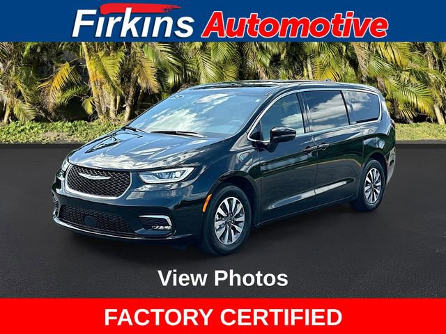 Used 2025 Chrysler Pacifica Select w/ Uconnect Theater Family Group FWD image 1