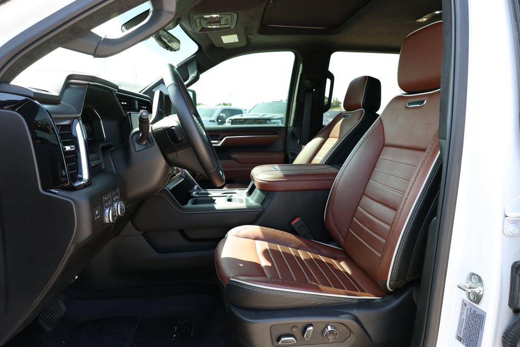 Used 2025 GMC Sierra 3500 Denali Ultimate AWD/4WD image 10