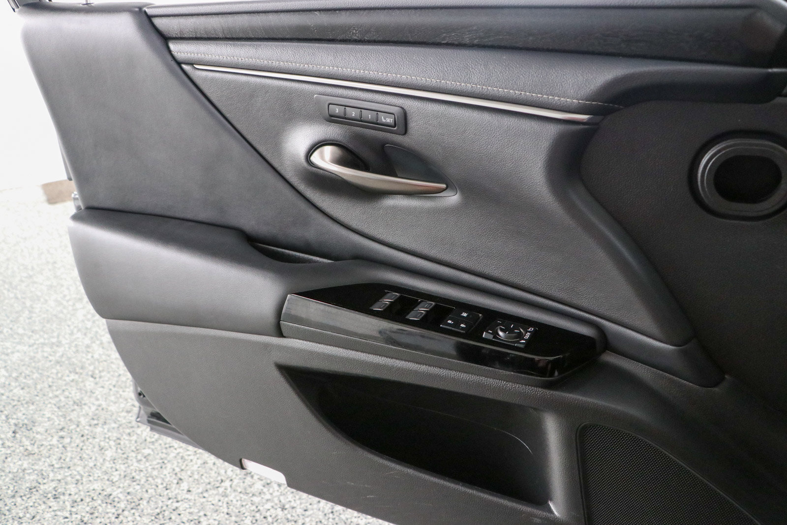 Used 2024 Lexus ES 350 w/ Premium Package FWD image 22