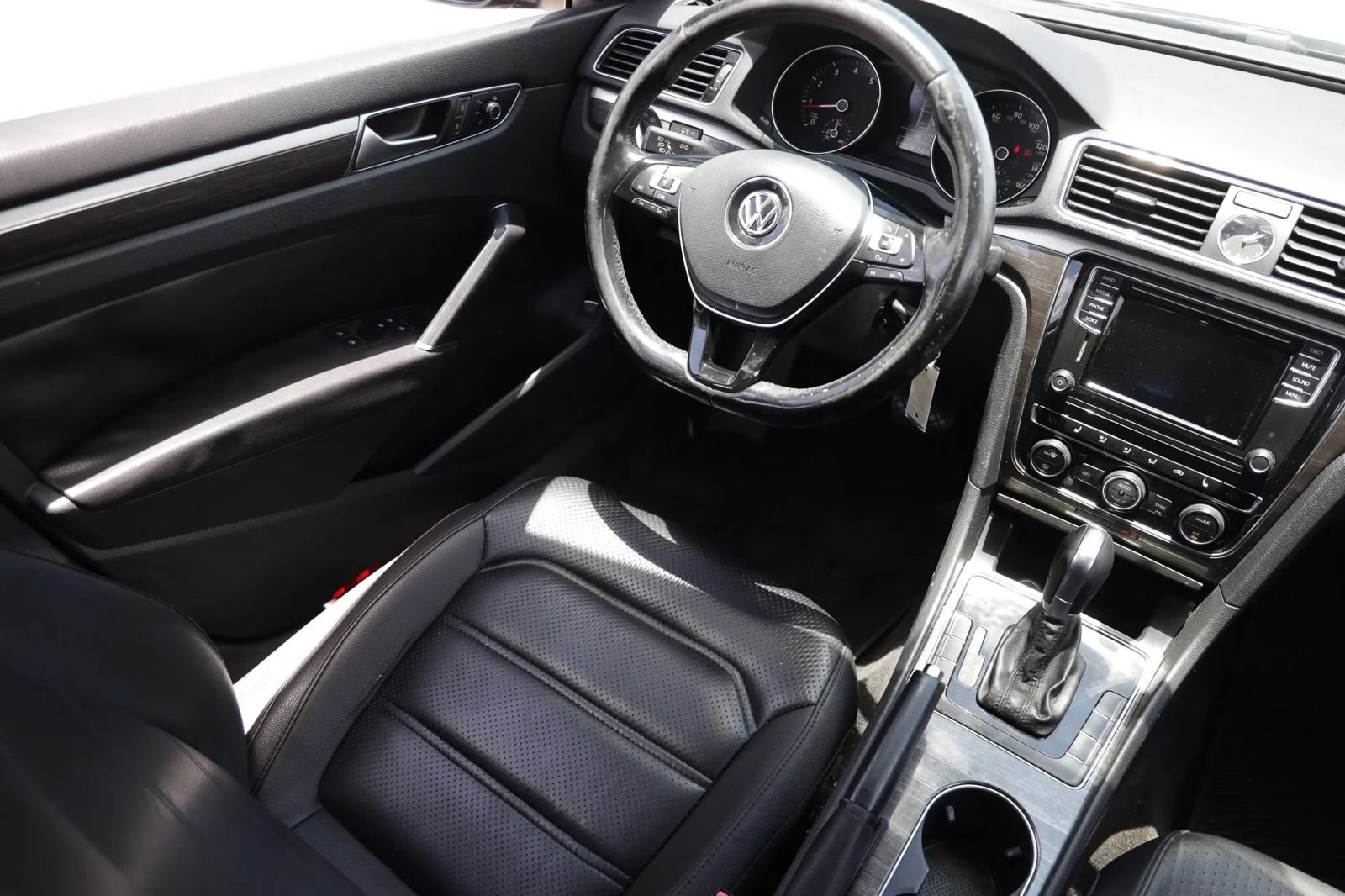 Used 2016 Volkswagen Passat 1.8T SE FWD image 11