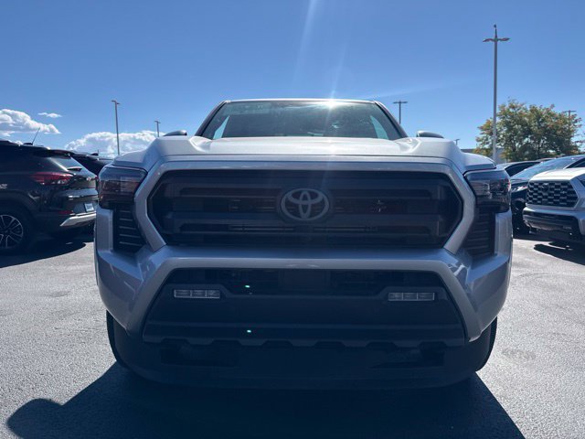 Used 2025 Toyota Tacoma SR5 AWD/4WD image 2