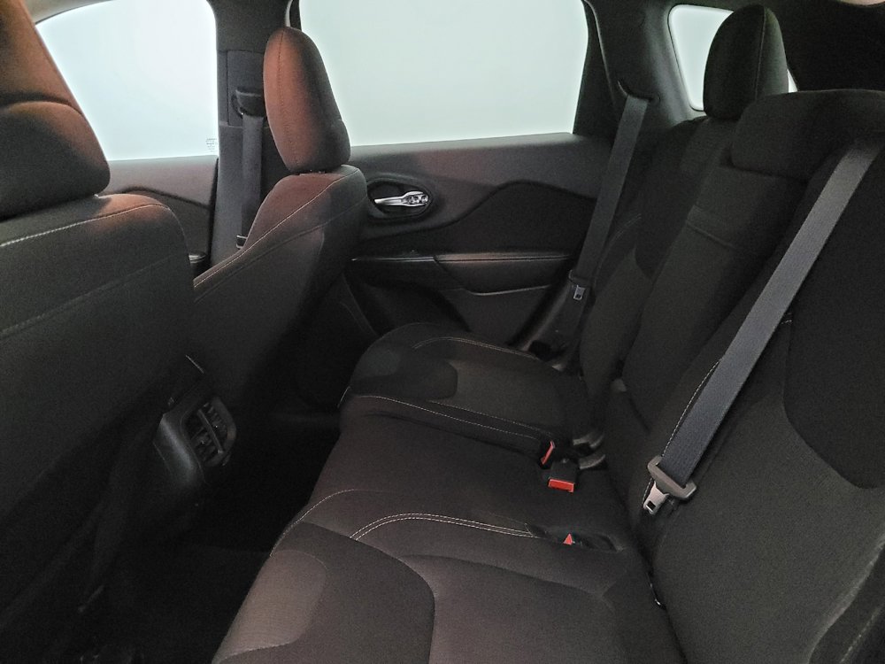 Used 2016 Jeep Cherokee Latitude w/ Cold Weather Group image 18