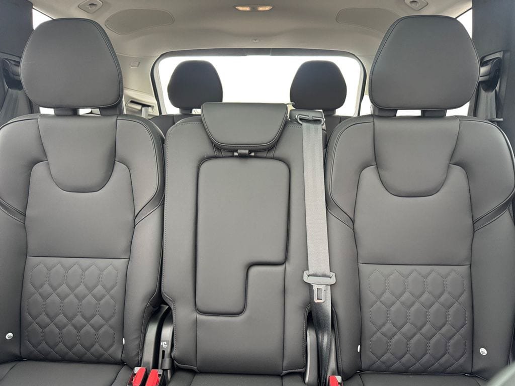 New 2026 Volvo XC90 B6 Plus w/ Protection Package Premier AWD/4WD image 24