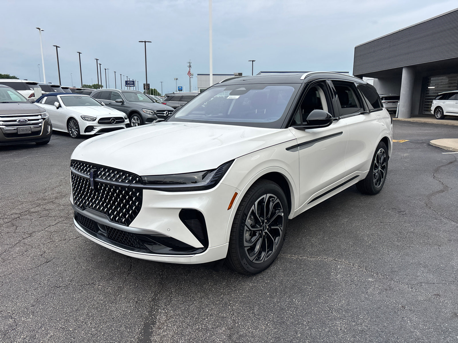 New 2026 Lincoln Nautilus Reserve AWD/4WD image 3