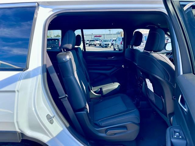 New 2025 Jeep Grand Cherokee L Laredo image 19