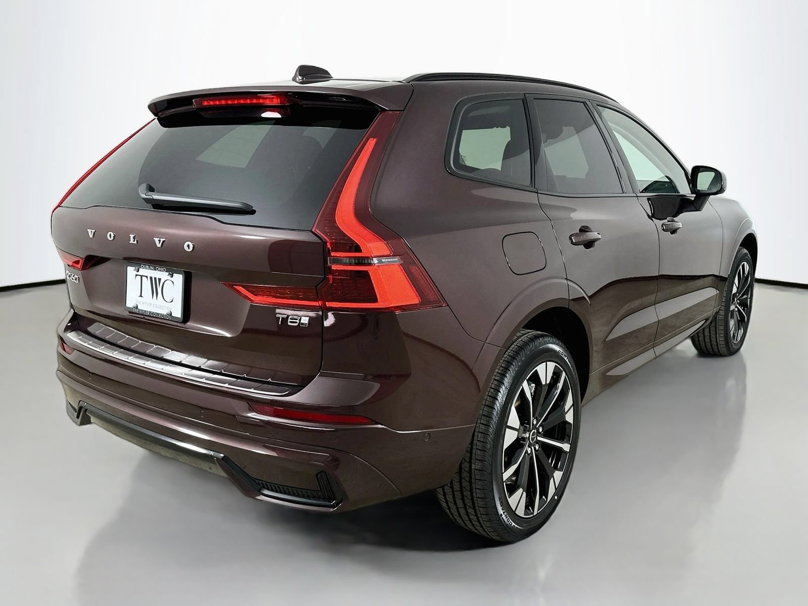 New 2026 Volvo XC60 T8 Plus w/ Protection Package Premier AWD/4WD image 5