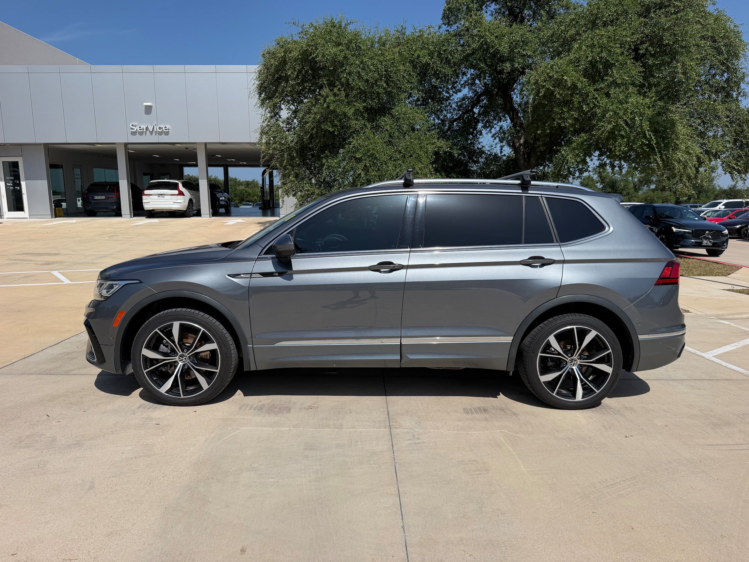 Used 2022 Volkswagen Tiguan SEL R-Line AWD/4WD image 3